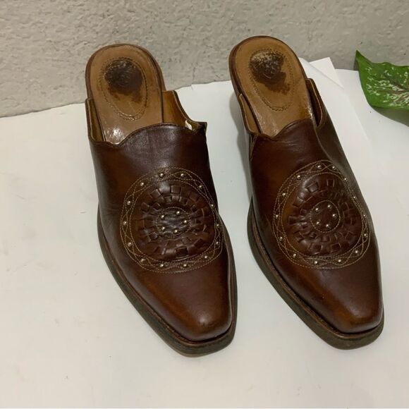 Ariat slip on medallion western studded mules SZ 6.5 B - Picture 2 of 16